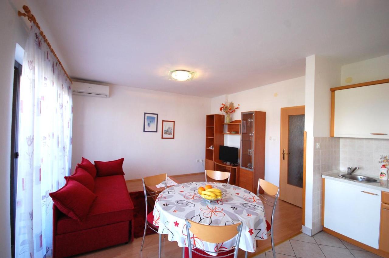 Apartments Andrea By El-Pi Tours Njivice Exterior foto